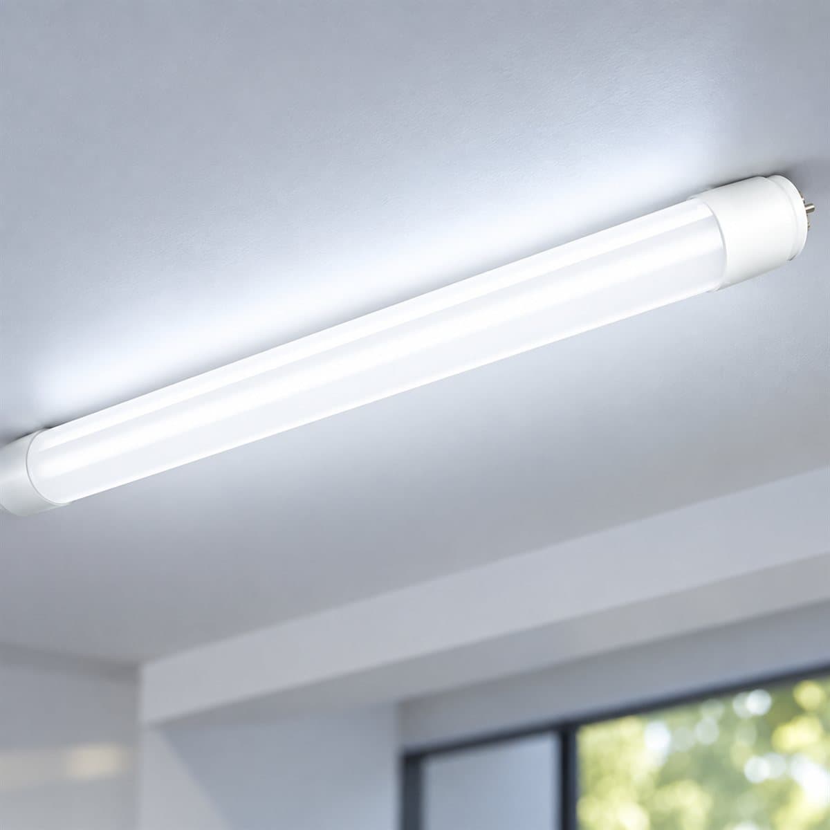 Đèn LED tuýp T8 Panasonic đã lắp đặt, đang chiếu sáng