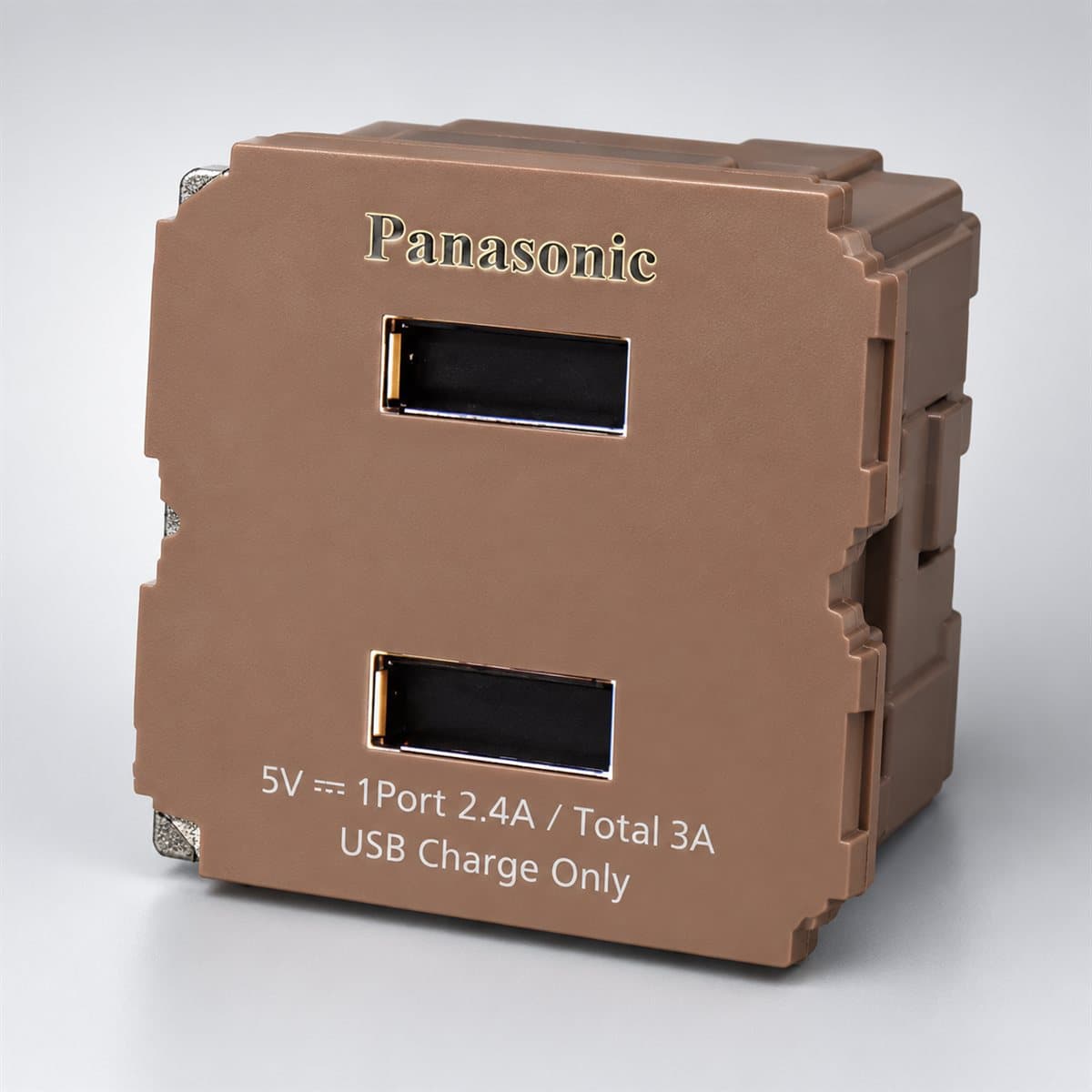 Ổ cắm sạc USB 2 cổng, cắm nhanh Halumie Panasonic chụp góc nghiêng 3/4, thấy rõ mặt và cạnh bên