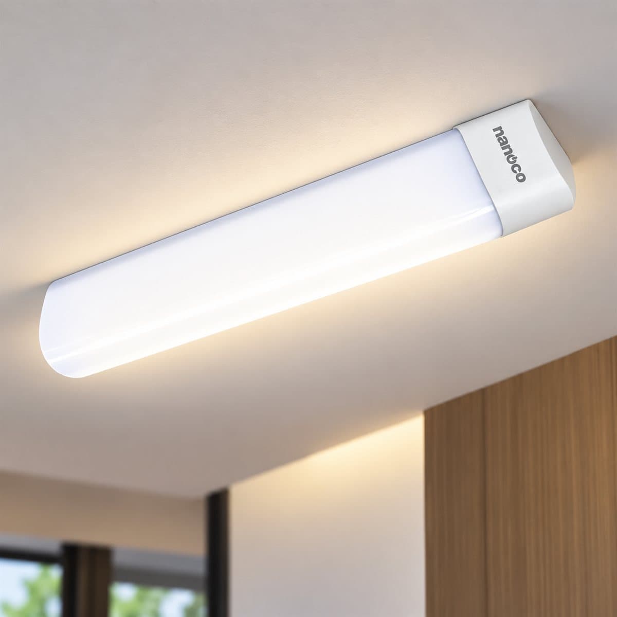 Đèn bán nguyệt Oval nhôm Panasonic đã lắp đặt, đang chiếu sáng