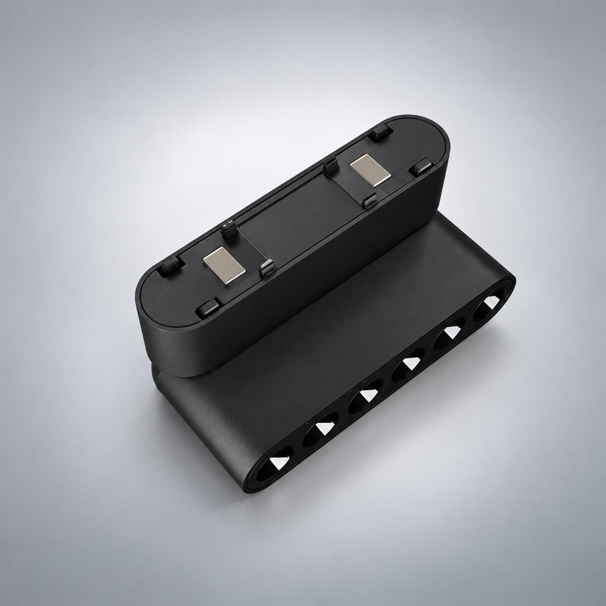 Đèn chiếu điểm gập nam châm Panasonic chụp góc nghiêng 3/4, thấy rõ thân và cạnh bên