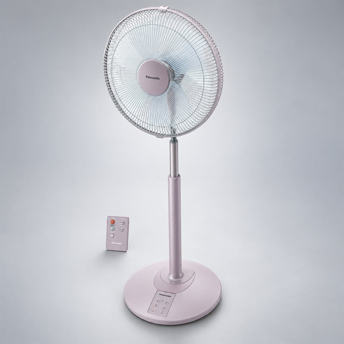 Quạt đứng F-308N Panasonic chụp góc nghiêng 3/4, thấy rõ mặt và cạnh bên