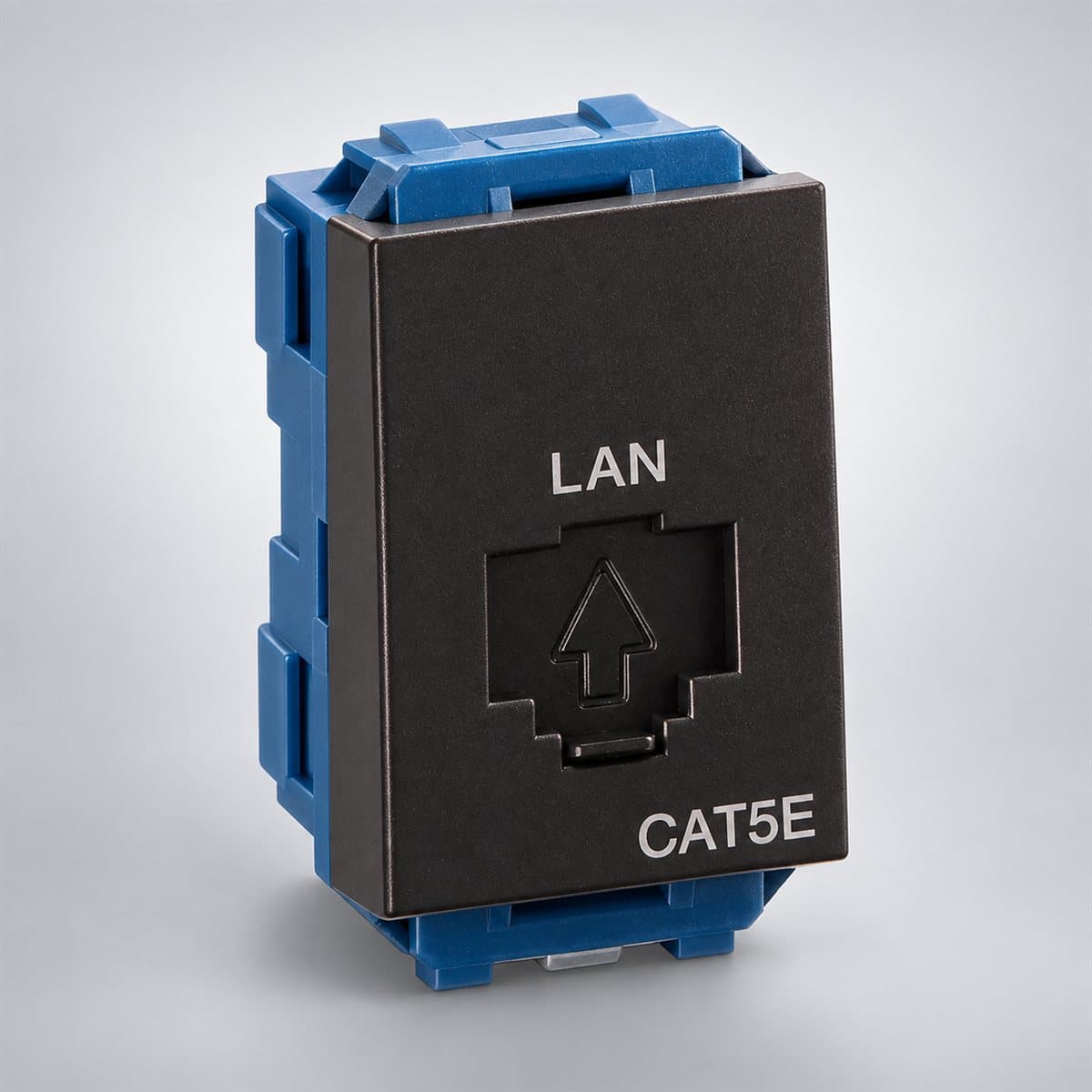 Ổ cắm data CAT5 Gen-X Panasonic chụp góc nghiêng 3/4, thấy rõ mặt và cạnh bên