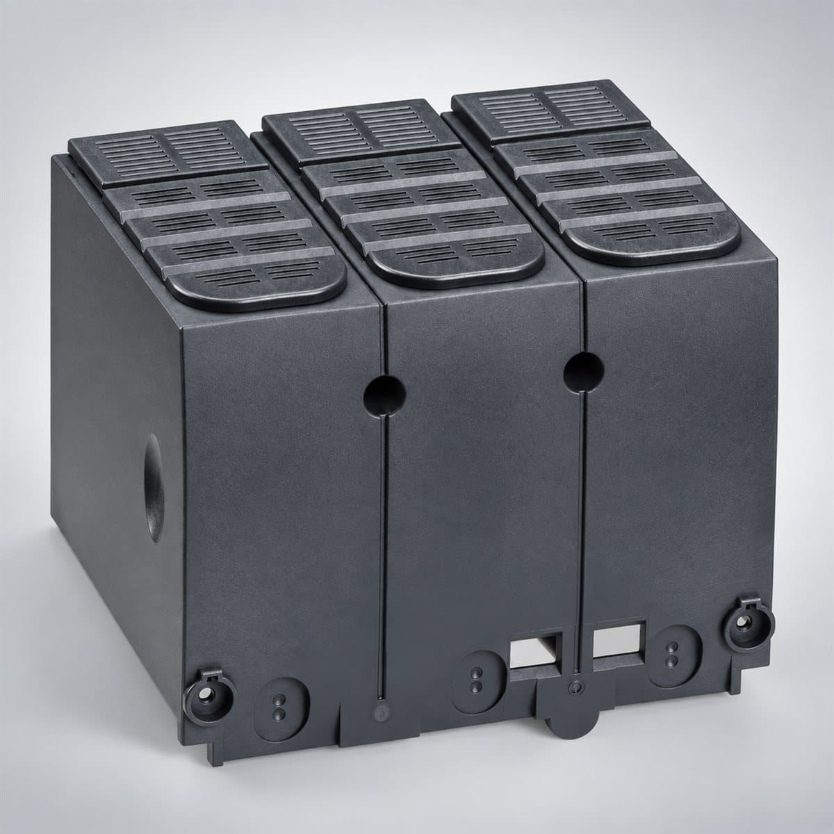 Nắp che đầu cực dài cho MCCB ComPacT NSX Schneider chụp góc nghiêng 3/4, thấy rõ mặt và cạnh bên