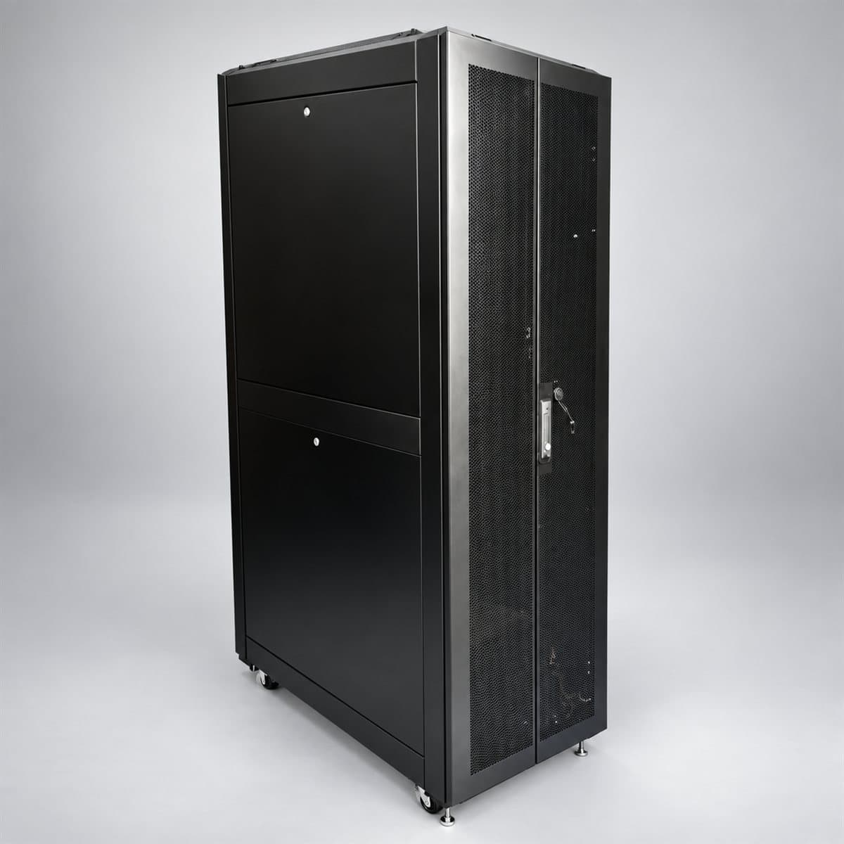 Tủ rack SmartRak 3.0 42U Legrand chụp góc nghiêng 3/4, thấy rõ mặt và cạnh bên