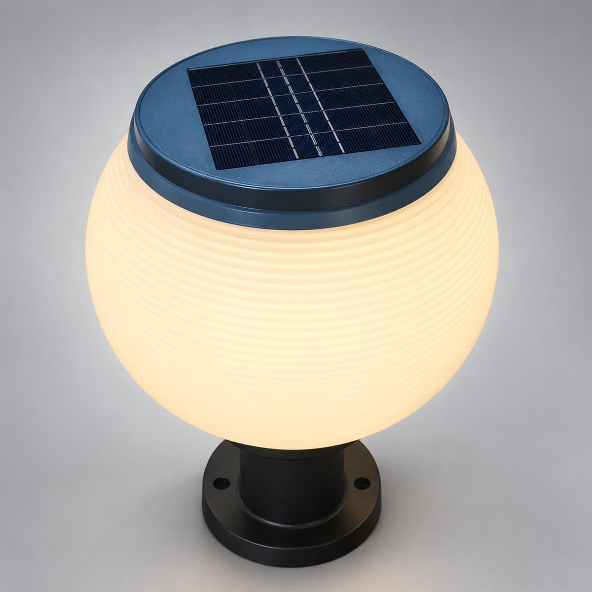 Đèn solar sân vườn NTZ08 Panasonic chụp góc nghiêng 3/4, thấy rõ thân và cạnh bên