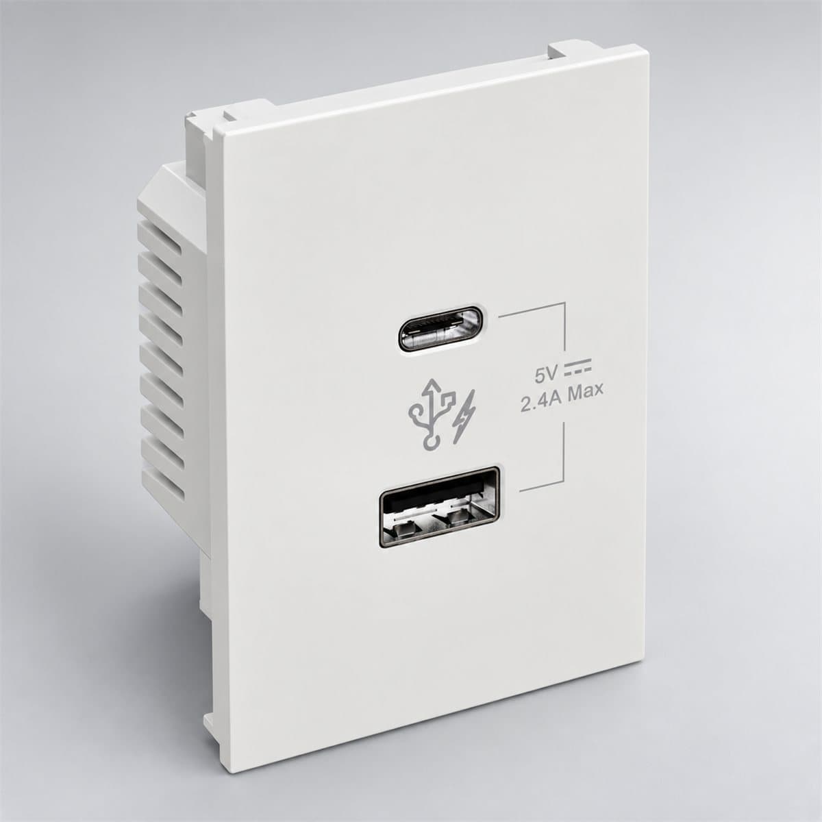 Ổ sạc USB A+C AvatarOn A Schneider chụp góc nghiêng 3/4, thấy rõ mặt và cạnh bên