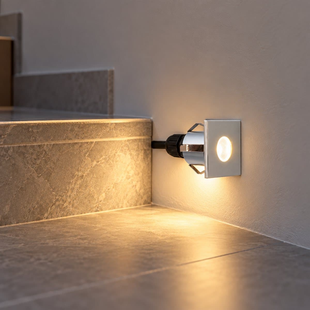 Đèn LED chiếu chân NSL210 Panasonic đã lắp đặt, đang chiếu sáng