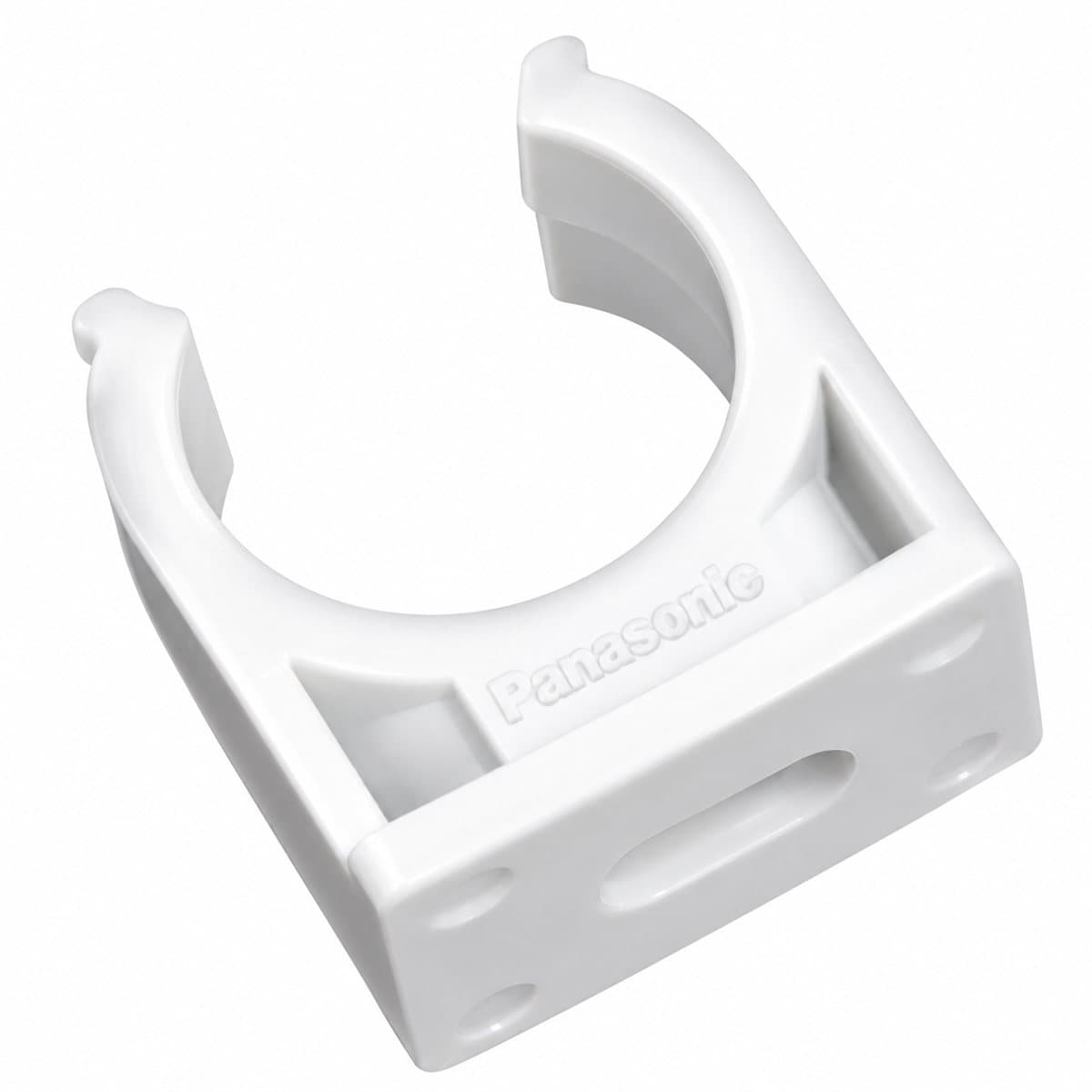 Kẹp đỡ ống ống luồn dây Panasonic trên nền trắng, ảnh sản phẩm chính diện