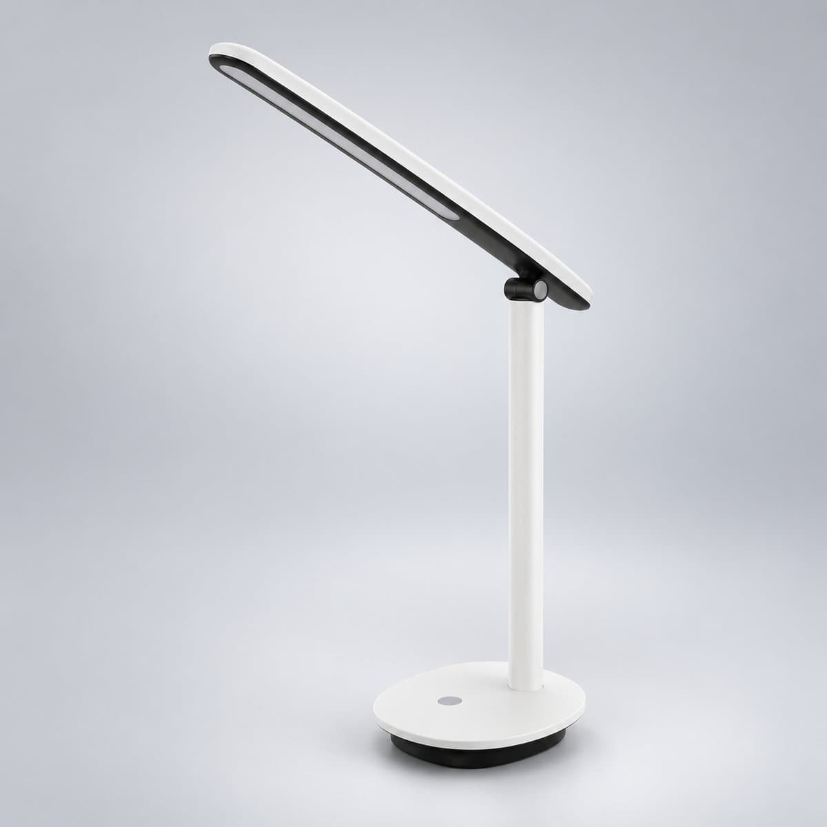 Đèn bàn LED Ivory DSK203 Philips chụp góc nghiêng 3/4, thấy rõ thân và cạnh bên
