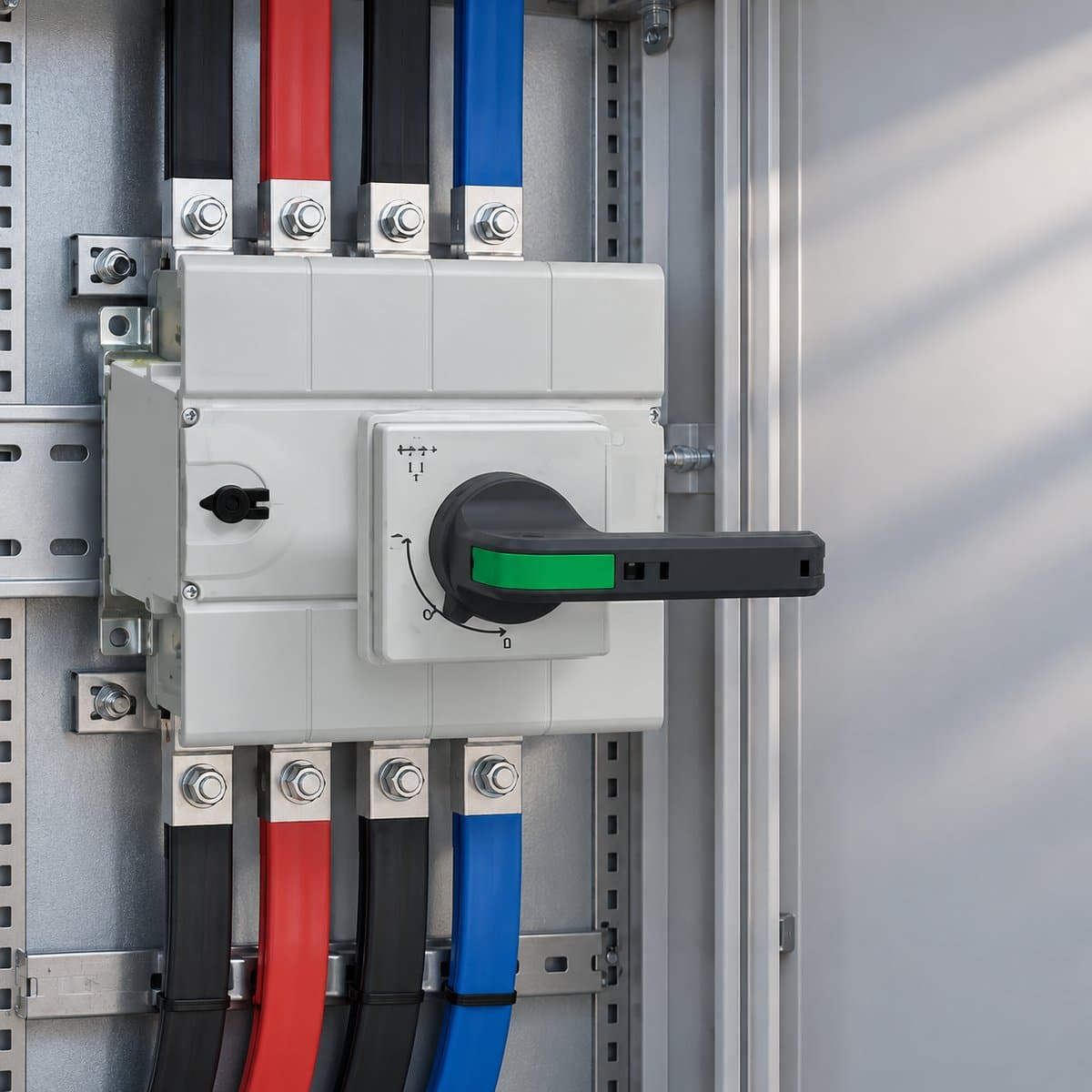 Bộ chuyển nguồn tay GoPact MTS Schneider đã lắp đặt trong nhà