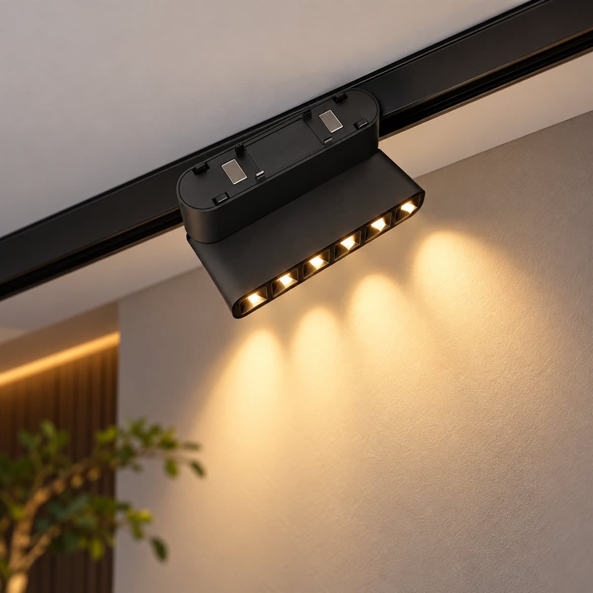 Đèn chiếu điểm gập nam châm Panasonic đã lắp đặt, đang chiếu sáng