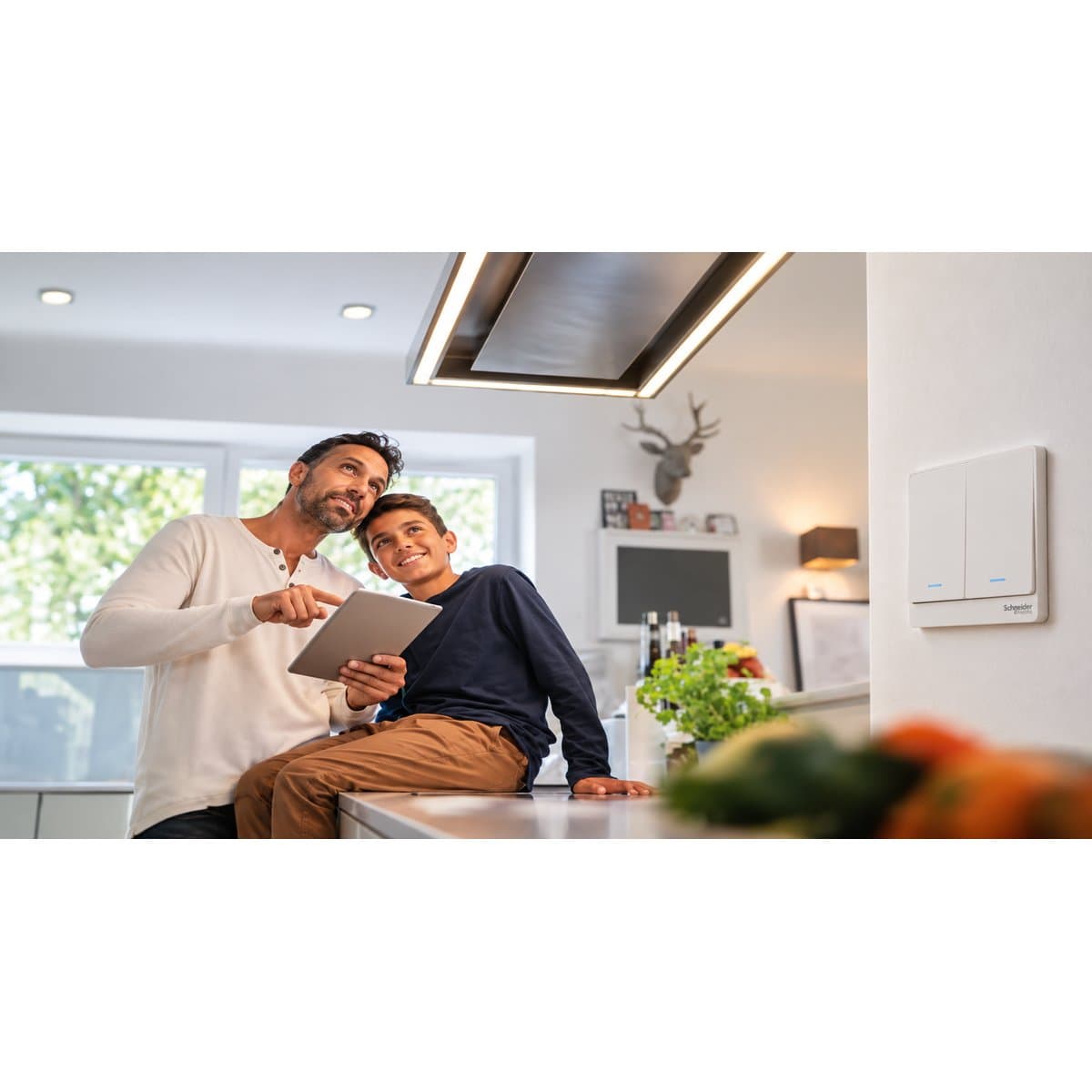 Dòng công tắc ổ cắm AvatarOn Schneider đã lắp đặt trong nhà