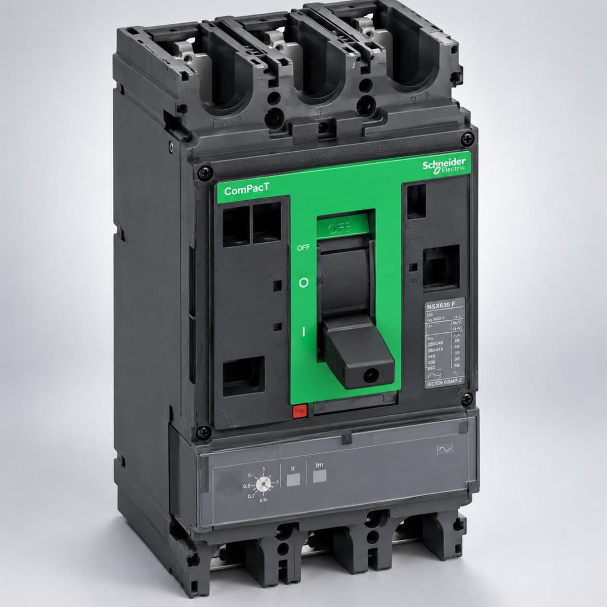 MCCB ComPacT NSX400/630 F cố định Schneider chụp góc nghiêng 3/4, thấy rõ mặt và cạnh bên