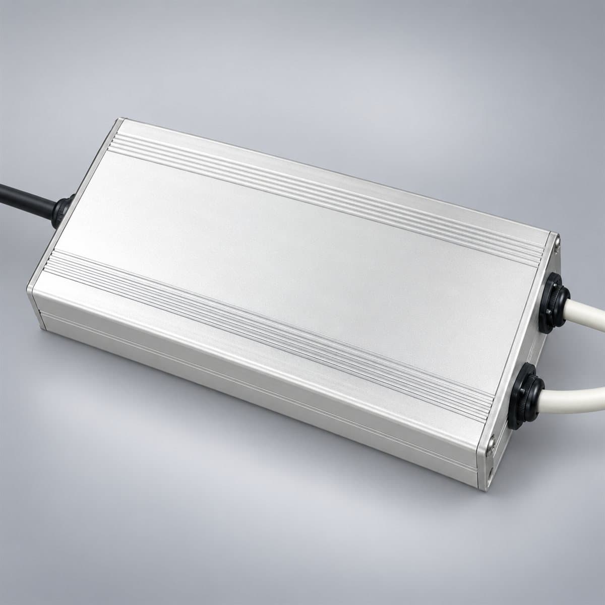 Bộ nguồn DC24V IP65 LED dây COB Panasonic chụp góc nghiêng 3/4, thấy rõ thân và cạnh bên