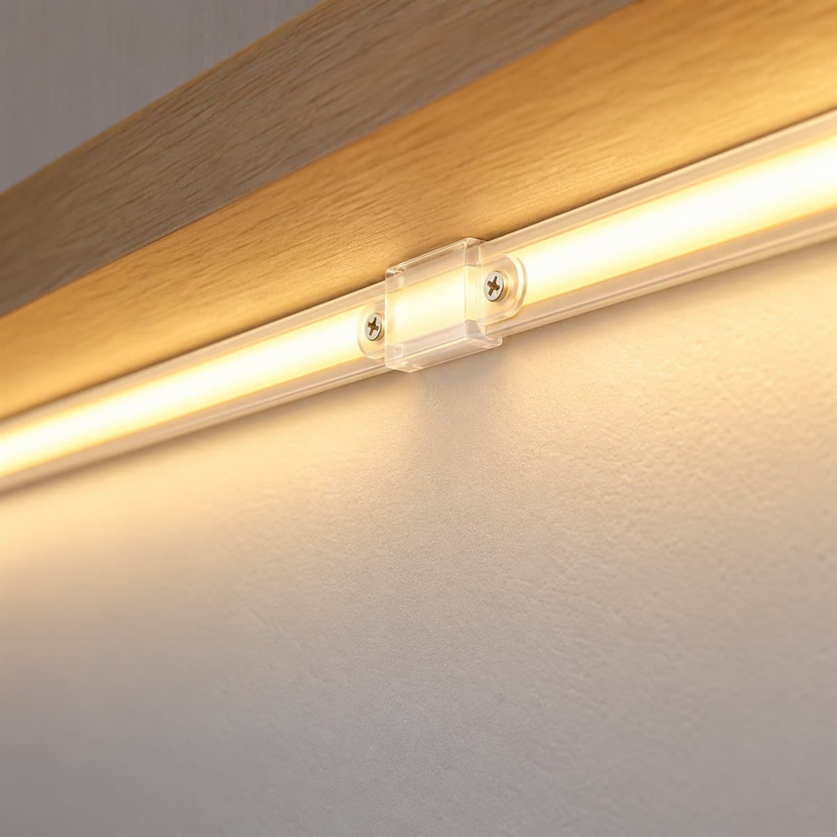 Nẹp gắn tường LED dây COB Panasonic đã lắp đặt, đang chiếu sáng