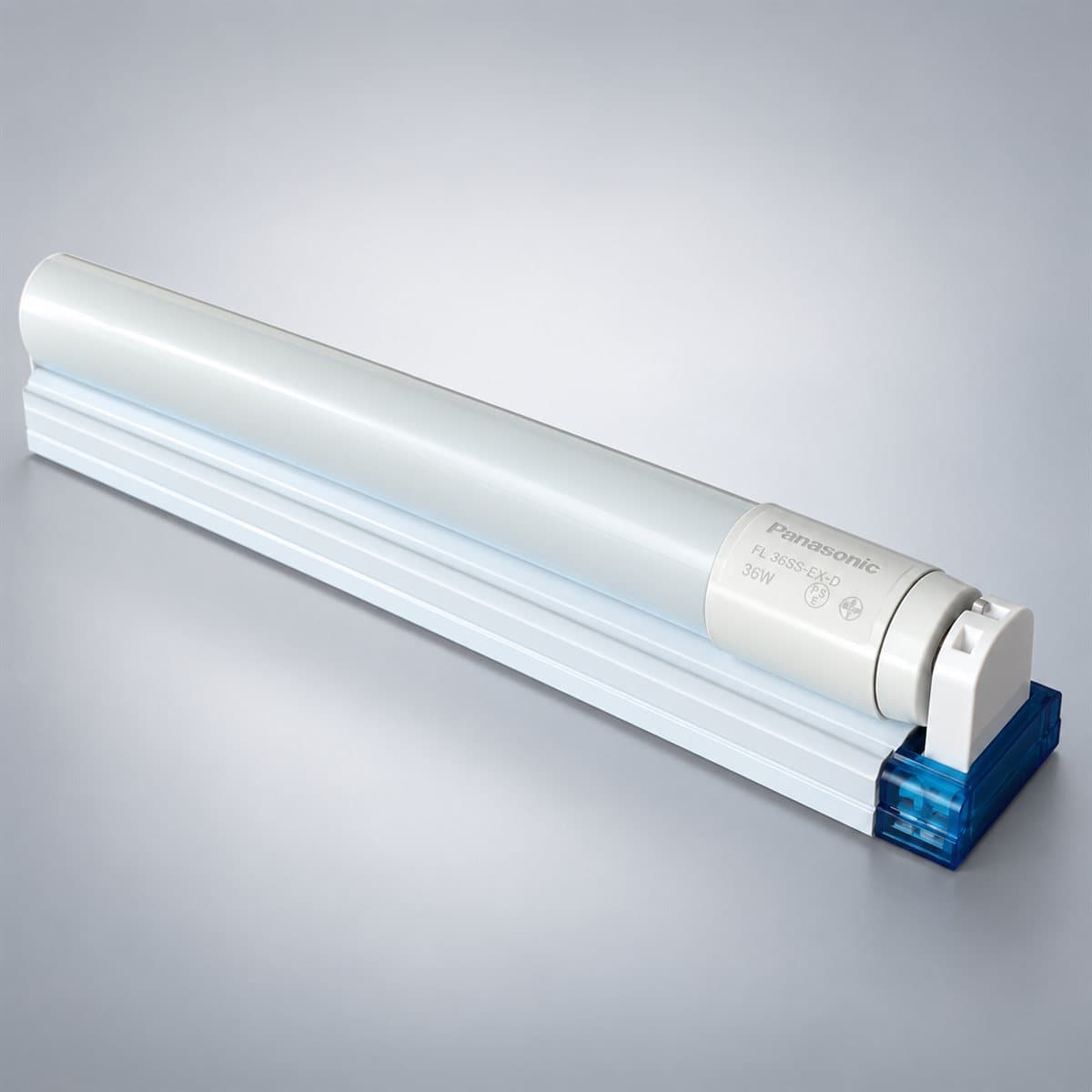 Bộ máng đèn T8 thủy tinh bọc nhựa Panasonic chụp góc nghiêng 3/4, thấy rõ thân và cạnh bên