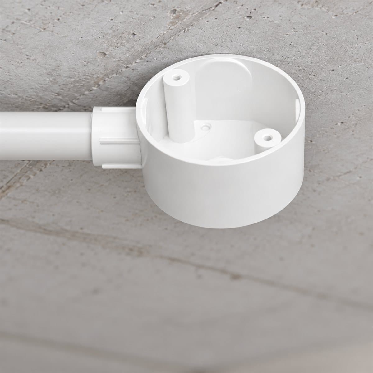 Hộp nối tròn 1 ngã ống luồn PVC Panasonic đã lắp đặt trong nhà