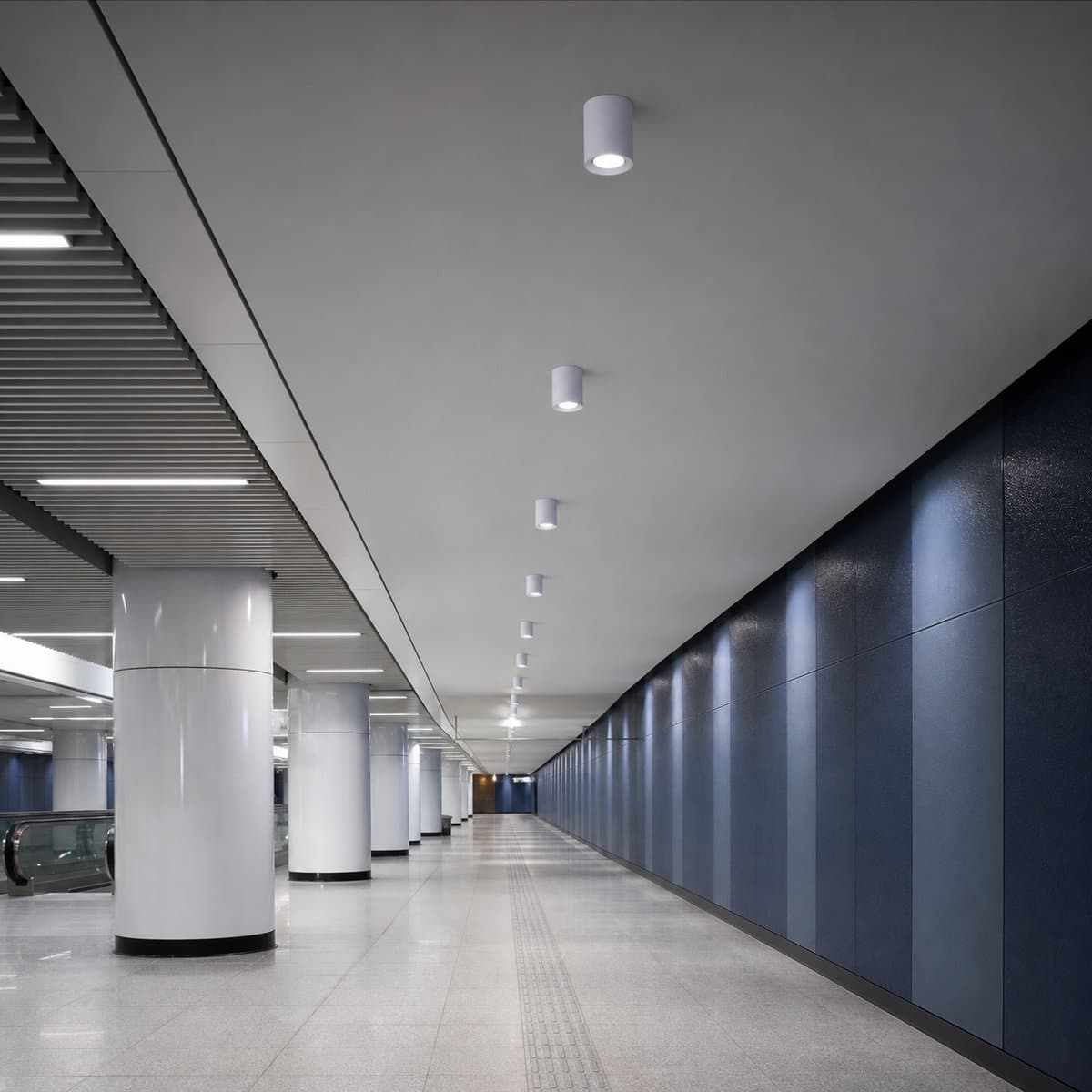 LEDTOUCH Cylinder Downlight V2 đã lắp đặt, ứng dụng metro stations, airports, office buildings, shopping mall, public buildings, đang chiếu sáng