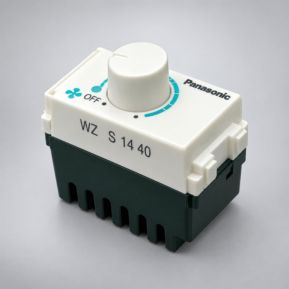 Công tắc điều chỉnh tốc độ quạt, độ sáng đèn Panasonic chụp góc nghiêng 3/4, thấy rõ mặt và cạnh bên