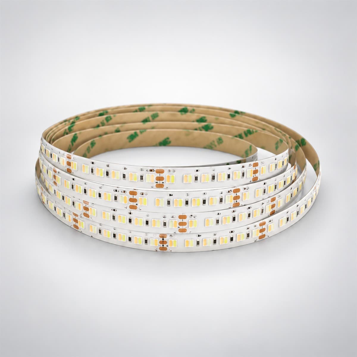 LED dây RGBWW Lumi (cuộn 5m) chụp góc nghiêng 3/4, thấy rõ thân và cạnh bên