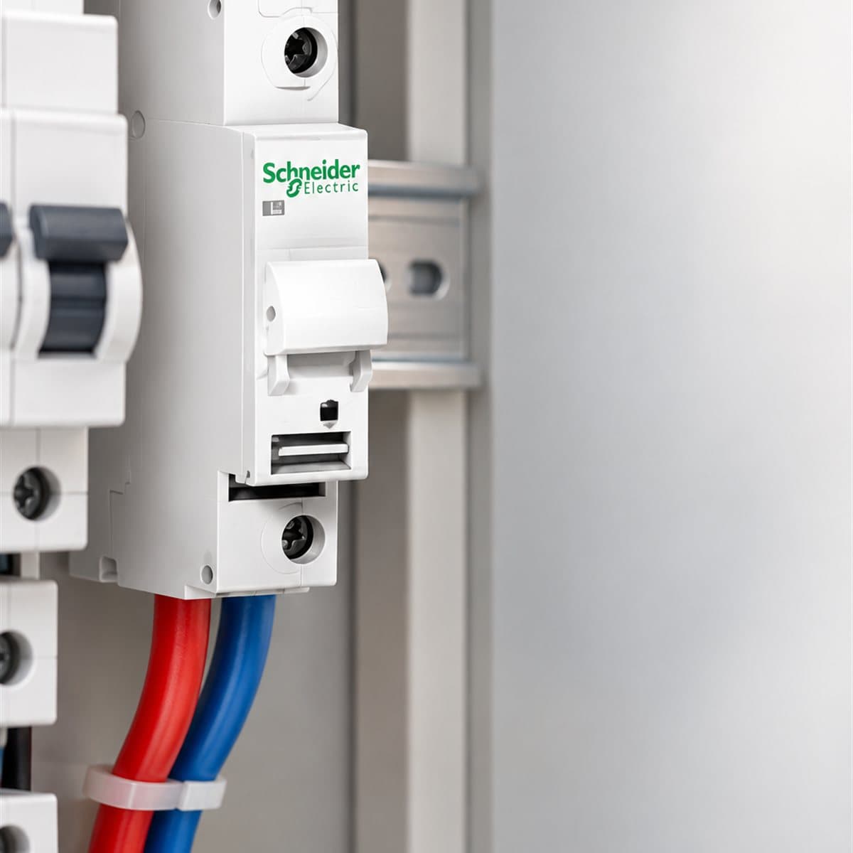 Đế cầu chì cách ly Acti9 STI Schneider đã lắp đặt trong nhà