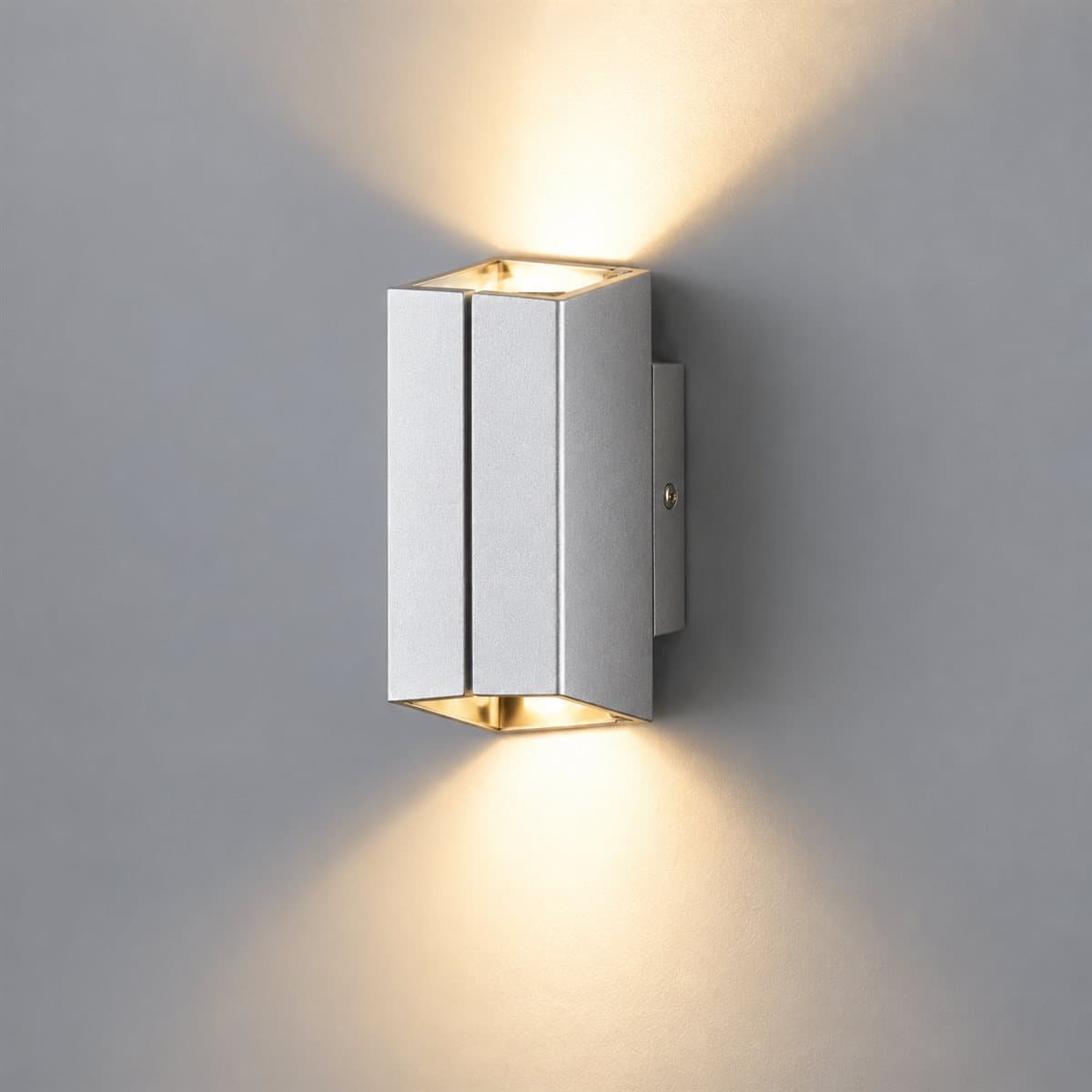 Đèn gắn tường ngoài trời LED NBL2851 Panasonic chụp góc nghiêng 3/4, thấy rõ thân và cạnh bên