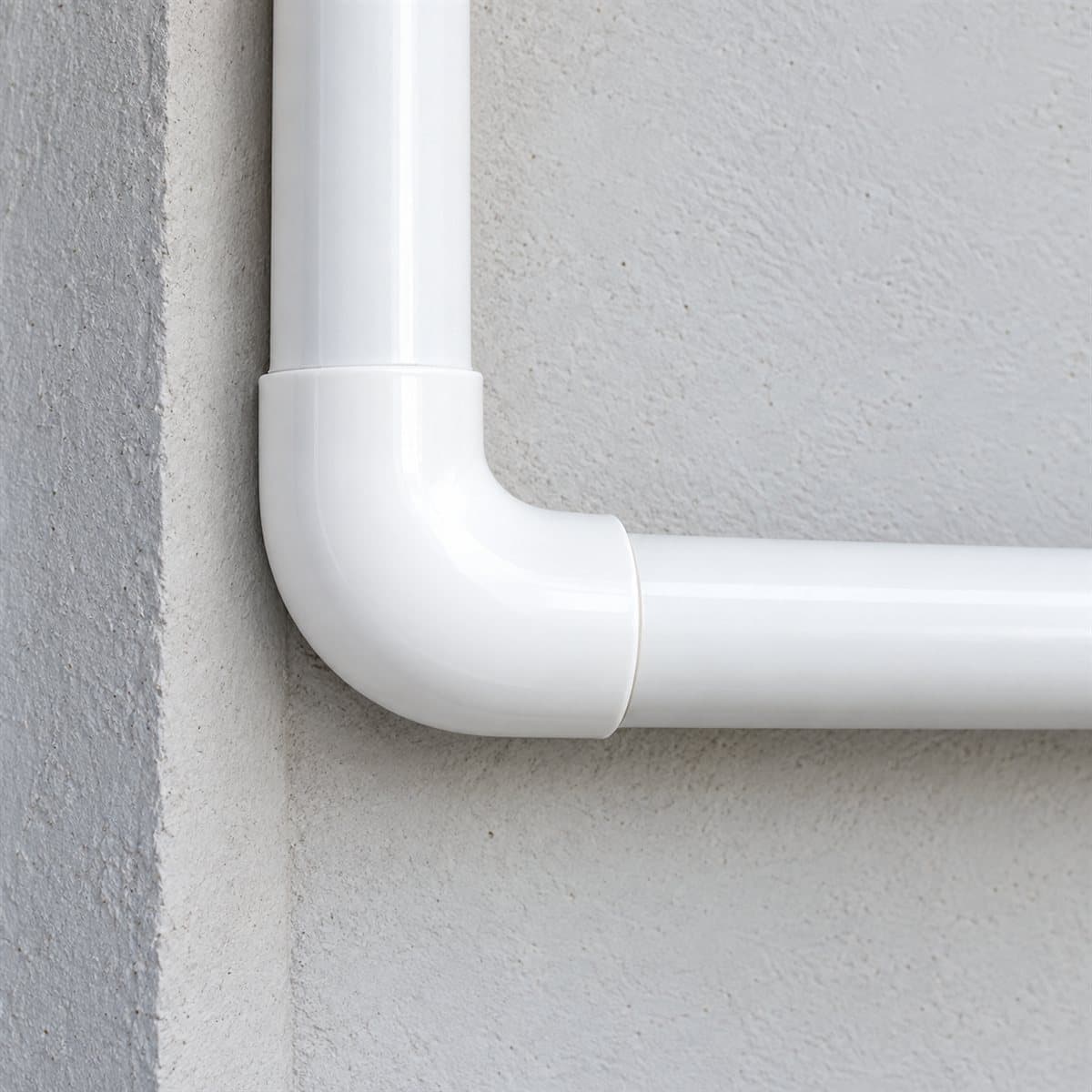 Co cho ống ống luồn PVC Panasonic đã lắp đặt trong nhà