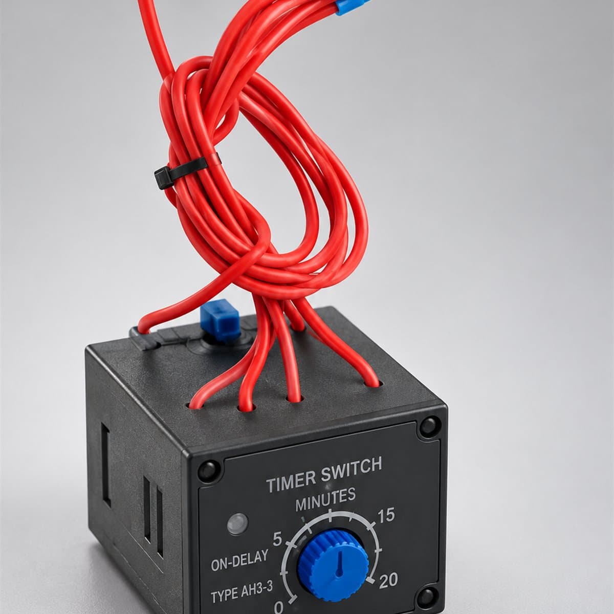 Khối tiếp điểm trễ TeSys K LA2K Schneider chụp góc nghiêng 3/4, thấy rõ mặt và cạnh bên