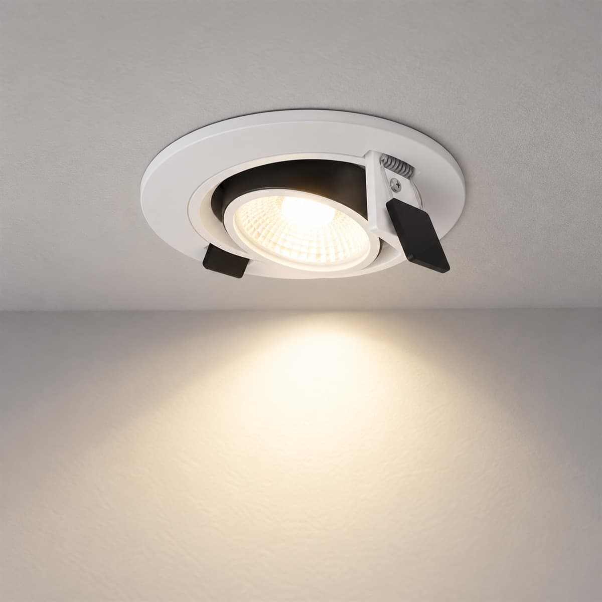 Đèn Spotlight âm trần 10W chỉnh hướng 40° Tunable white Lumi đã lắp đặt, đang chiếu sáng