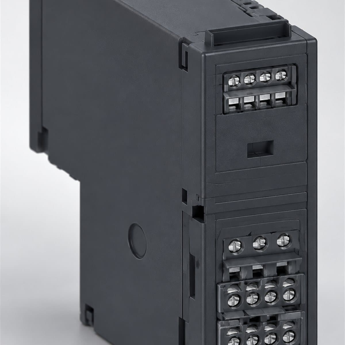 Mô-đun I/O cho TransferPacT Schneider chụp góc nghiêng 3/4, thấy rõ mặt và cạnh bên