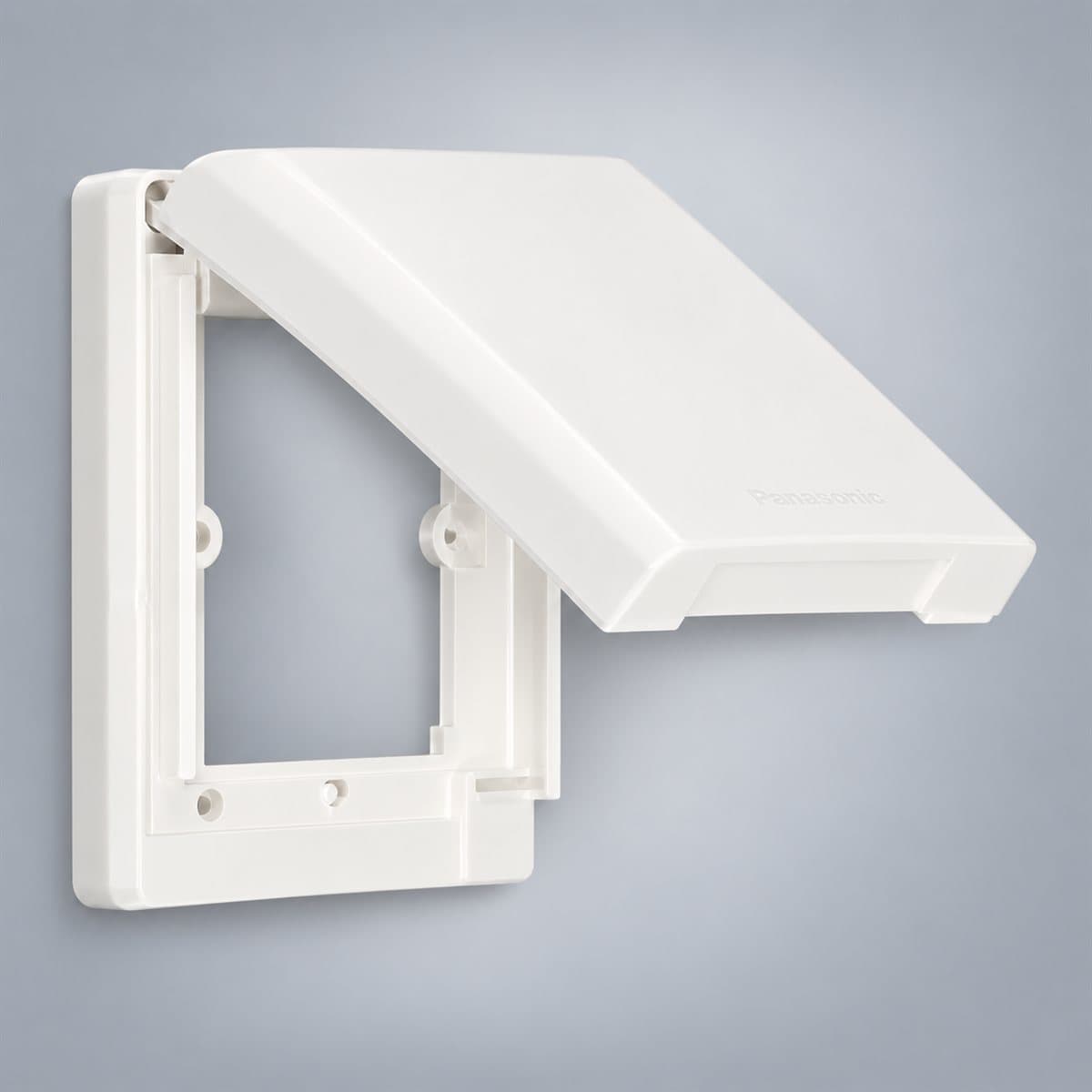 Mặt vuông có nắp che mưa IP43 chuẩn BS Wide Panasonic chụp góc nghiêng 3/4, thấy rõ mặt và cạnh bên