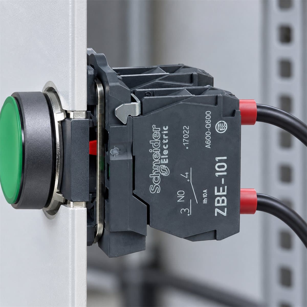 Thân công tắc (lắp ráp) Harmony XB5 Ø22 Schneider đã lắp đặt trong nhà