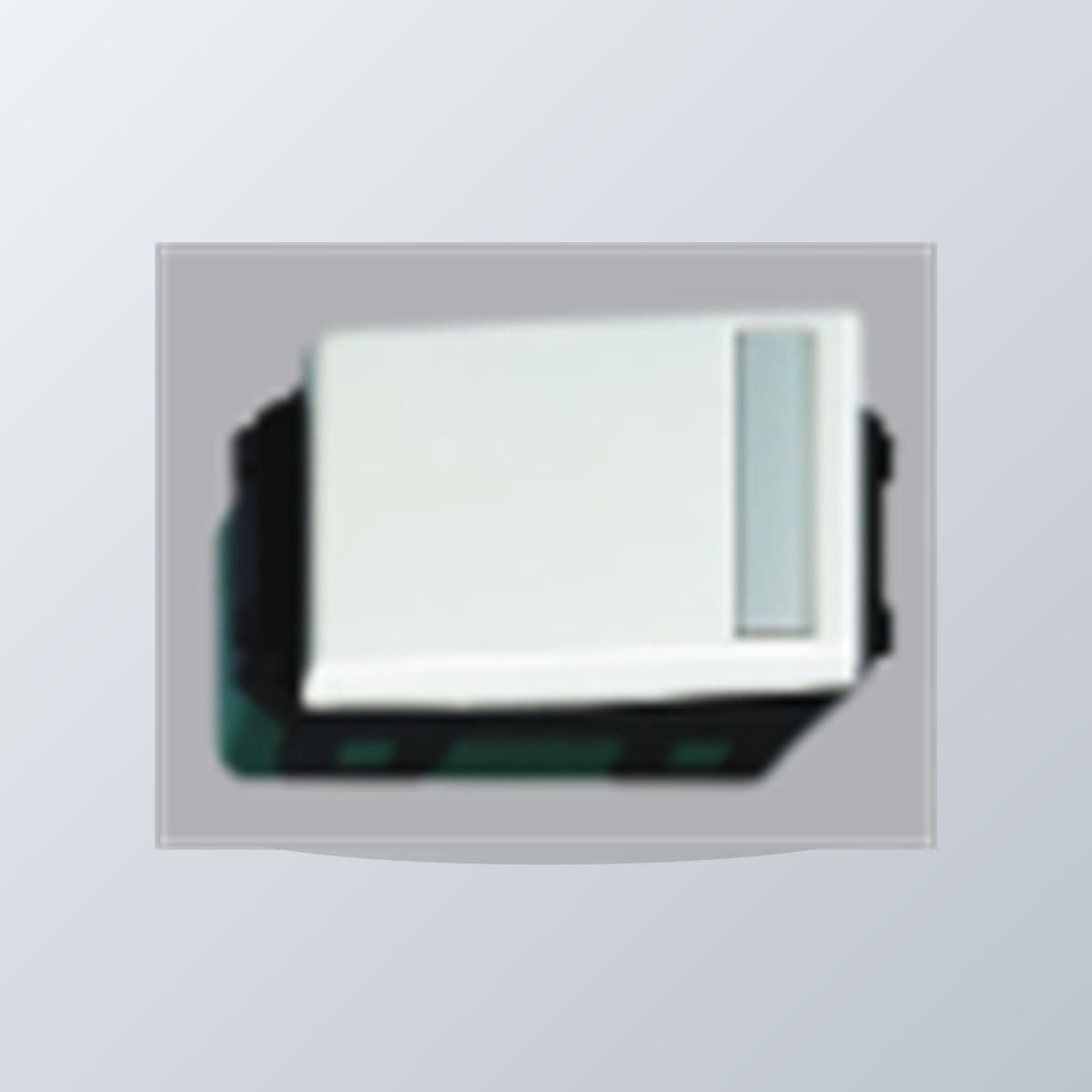 Công tắc C, 2 chiều, loại nhỏ Refina Wide Panasonic chụp góc nghiêng 3/4, thấy rõ mặt và cạnh bên