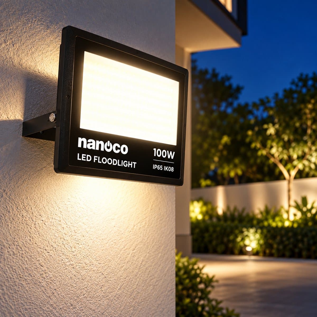 Đèn pha LED Janus Series Panasonic đã lắp đặt, đang chiếu sáng