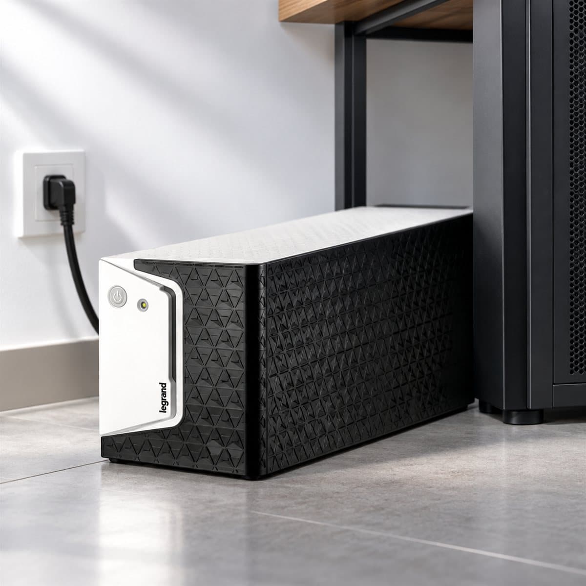 Bộ lưu điện UPS KEOR SP Legrand đã lắp đặt trong nhà
