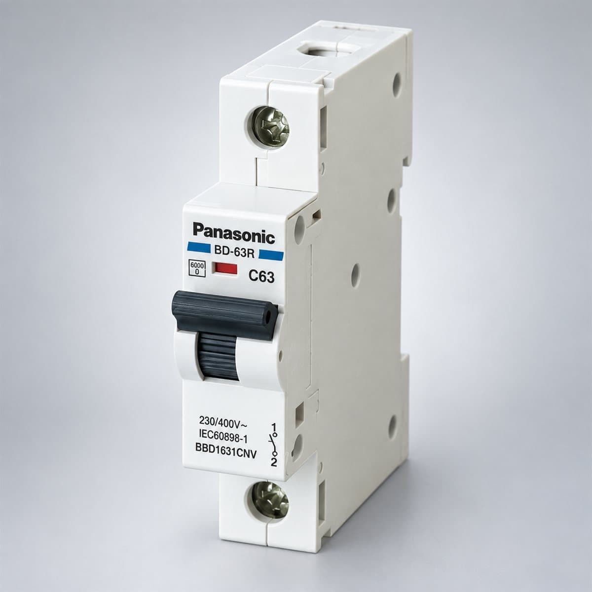 Cầu dao tự động MCB DIN Panasonic chụp góc nghiêng 3/4, thấy rõ mặt và cạnh bên