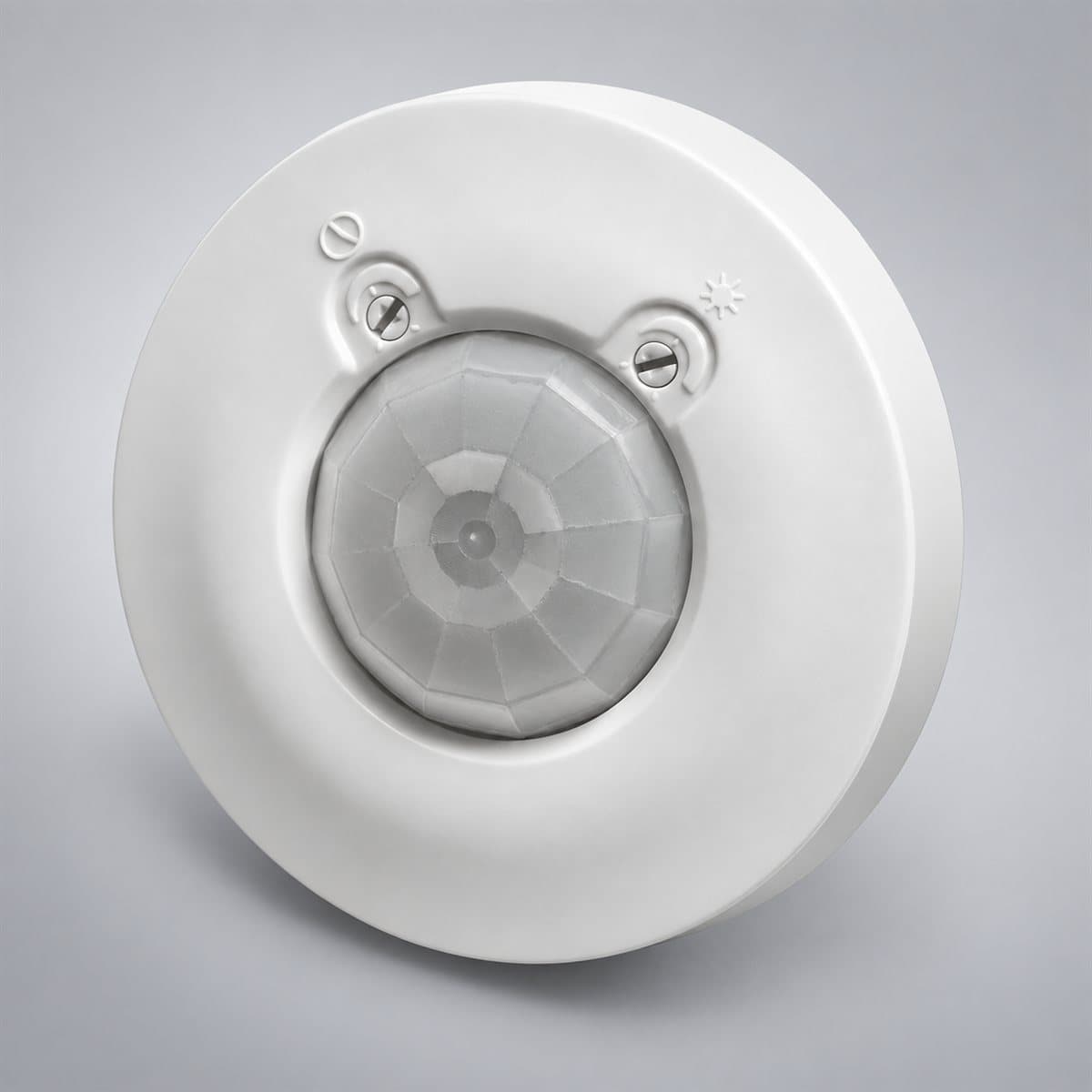 Cảm biến hồng ngoại gắn trần, góc quét 360 độ Legrand chụp góc nghiêng 3/4, thấy rõ mặt và cạnh bên