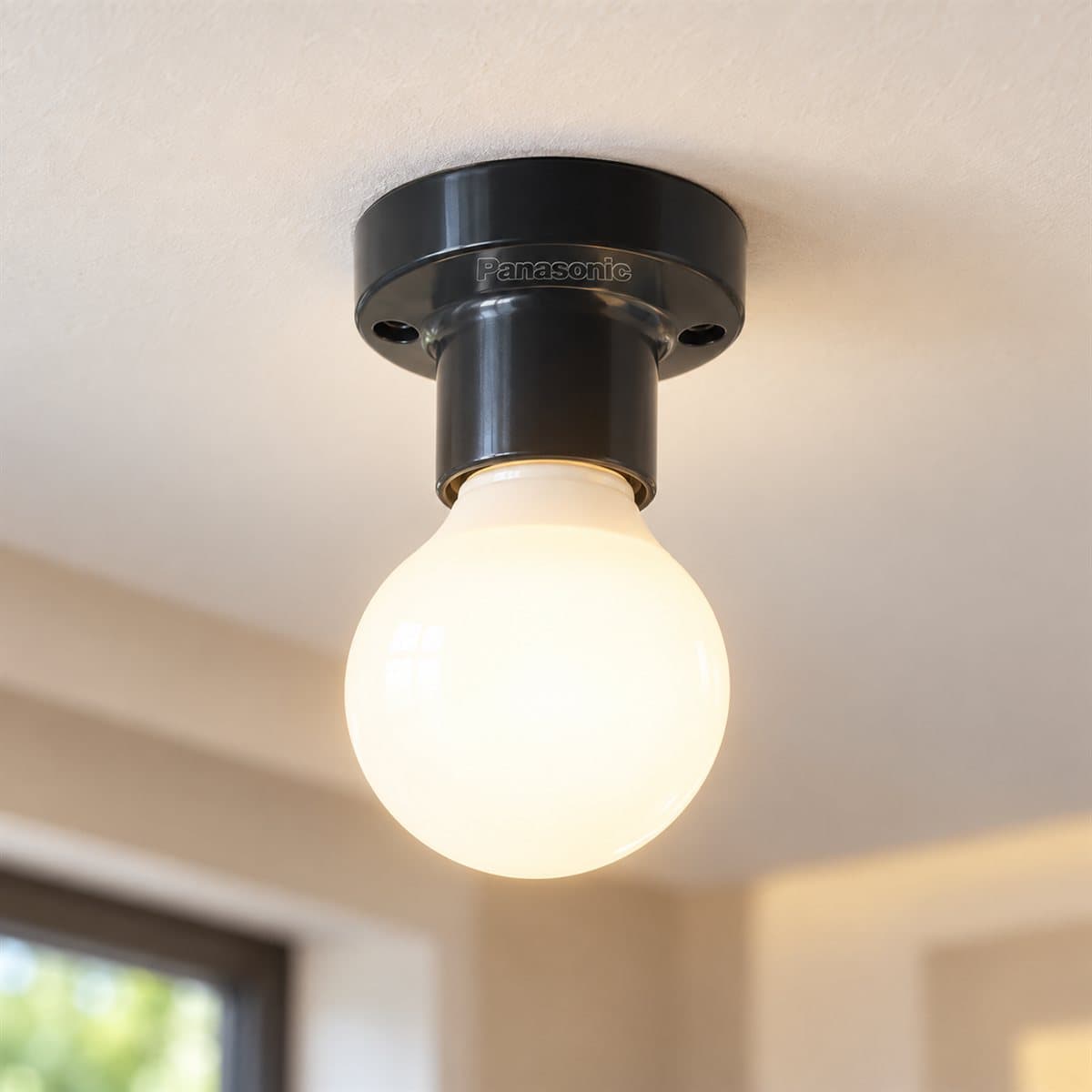 Đui đèn E27 90º Panasonic đã lắp đặt trong nhà