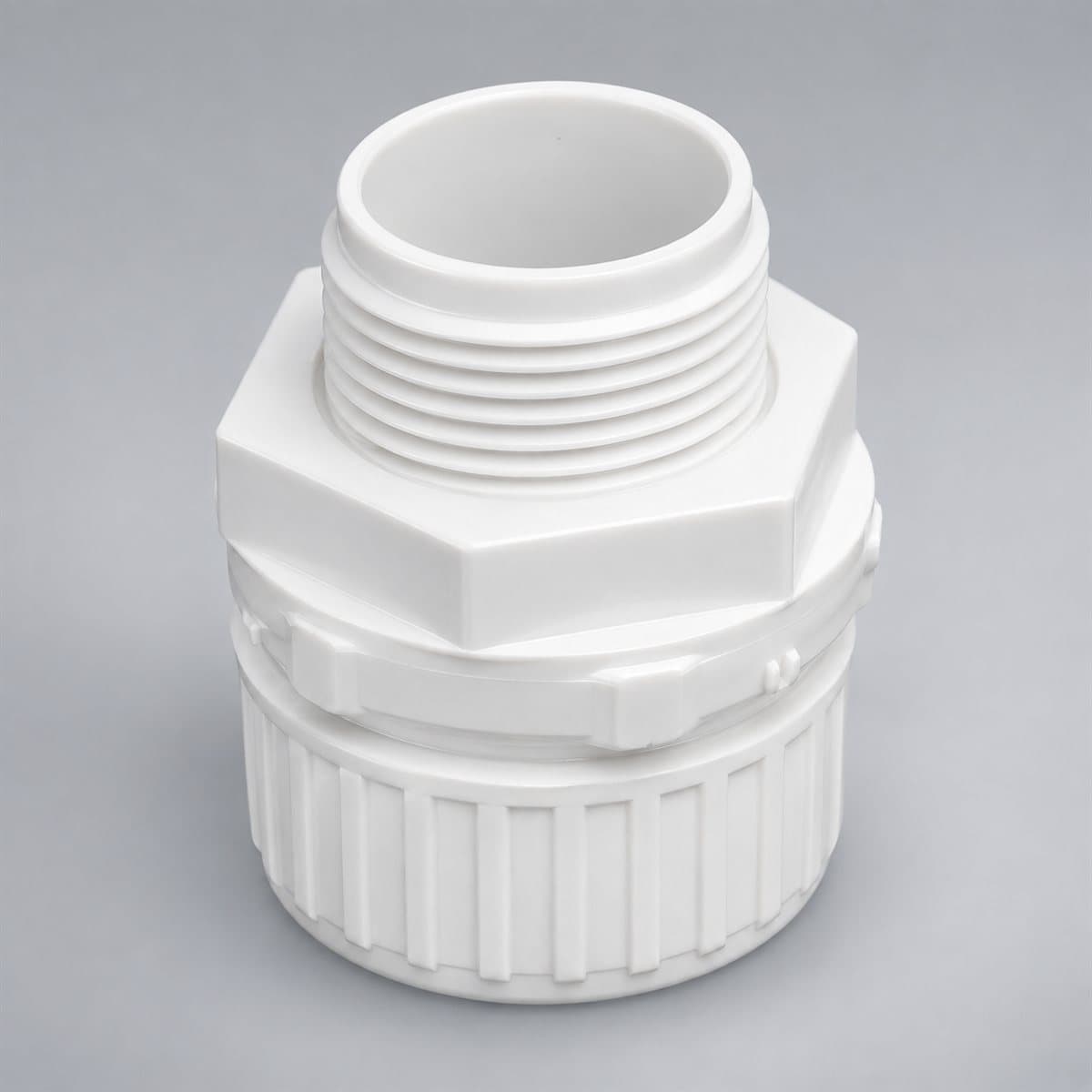 Đầu nối ống mềm PVC ống luồn PVC Panasonic chụp góc nghiêng 3/4, thấy rõ mặt và cạnh bên