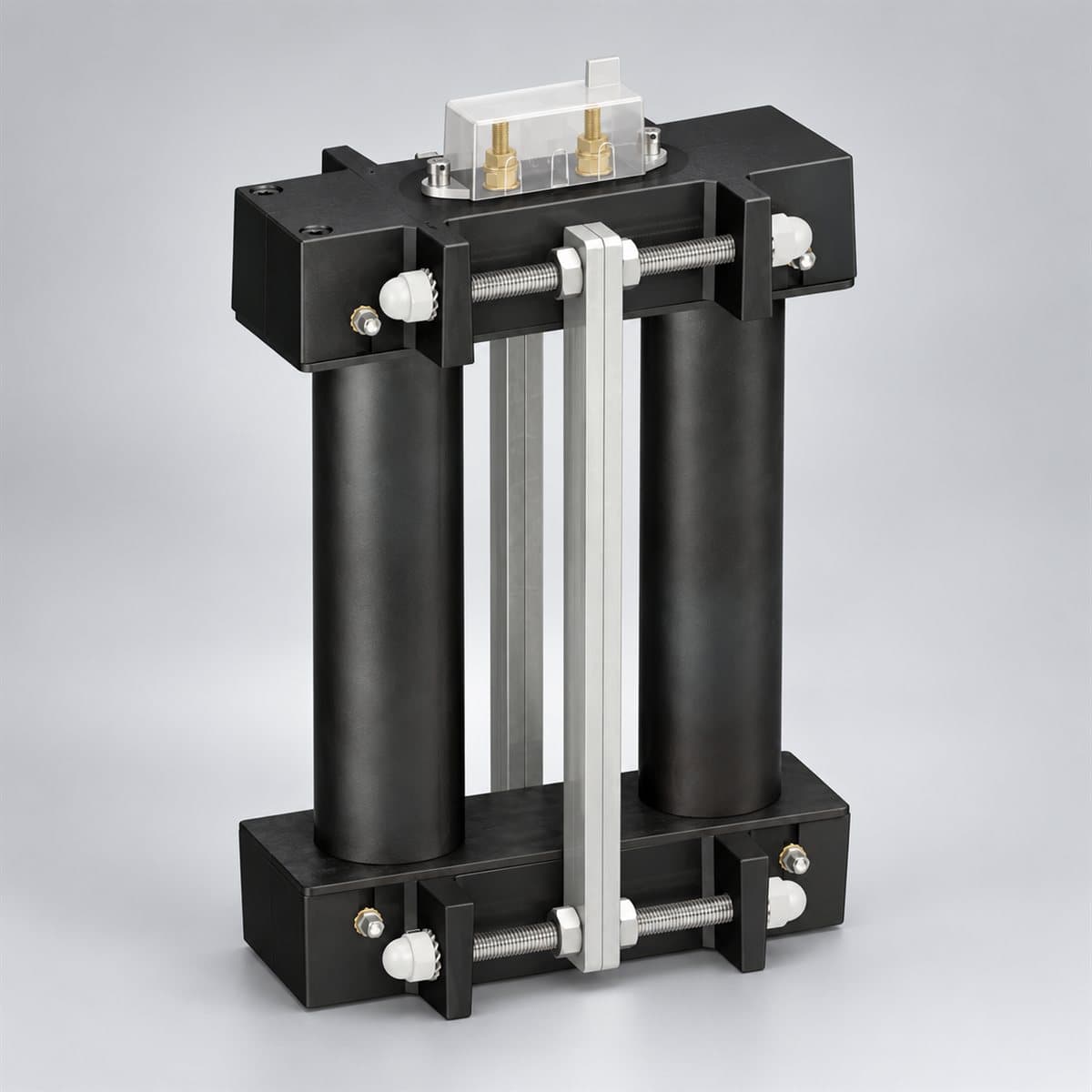 Máy biến dòng Ip/5A Type V (thanh đứng) Schneider chụp góc nghiêng 3/4, thấy rõ mặt và cạnh bên
