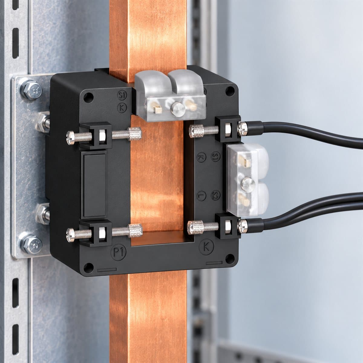 Máy biến dòng Ip/5A Type D (thanh, 2 đầu thứ cấp) Schneider đã lắp đặt trong nhà