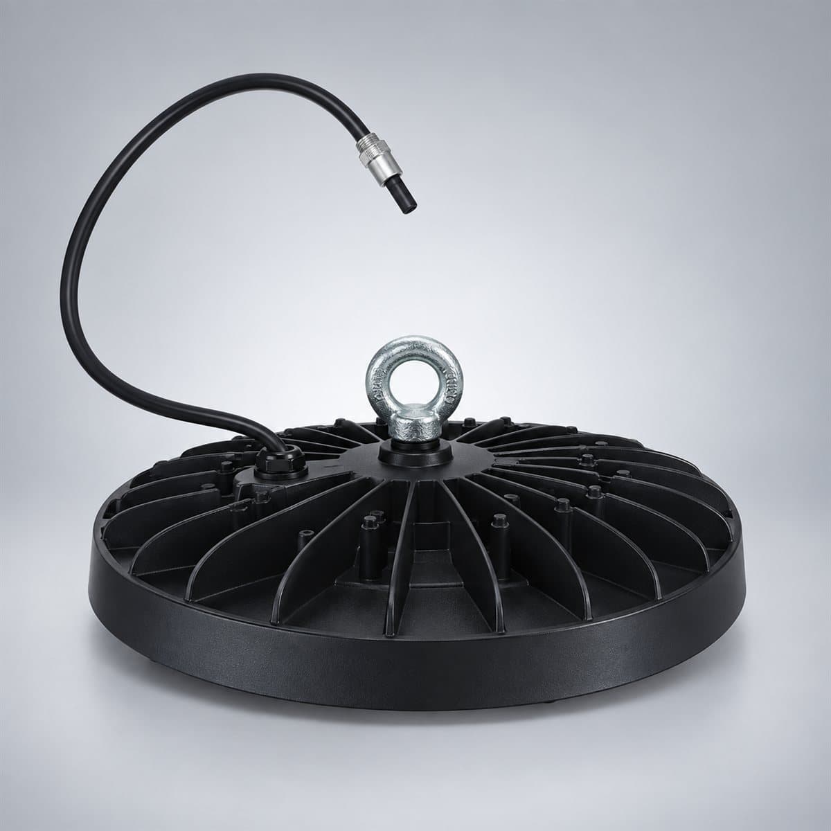 Đèn highbay nhà xưởng Panasonic chụp góc nghiêng 3/4, thấy rõ thân và cạnh bên