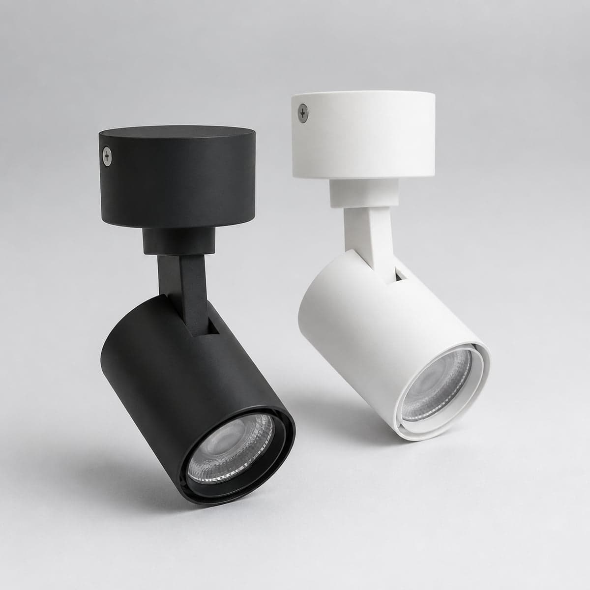 Đèn chiếu điểm đế ngồi chụp góc nghiêng 3/4, thấy rõ thân và mặt bên