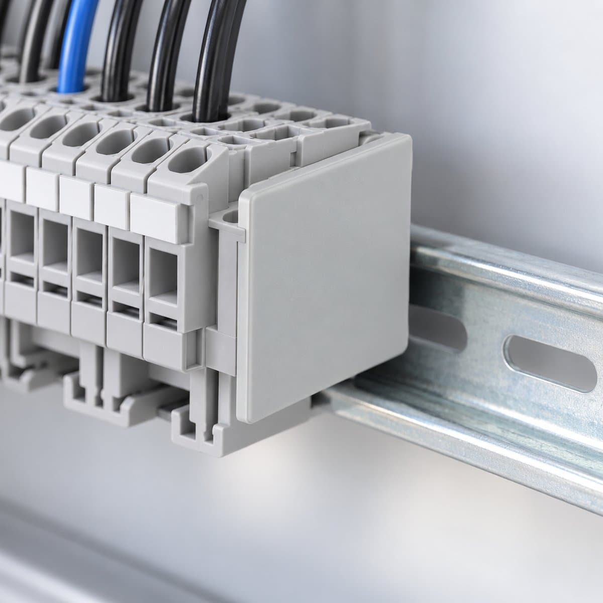 Khối đầu đẩy cầu đấu Schneider đã lắp đặt trong nhà