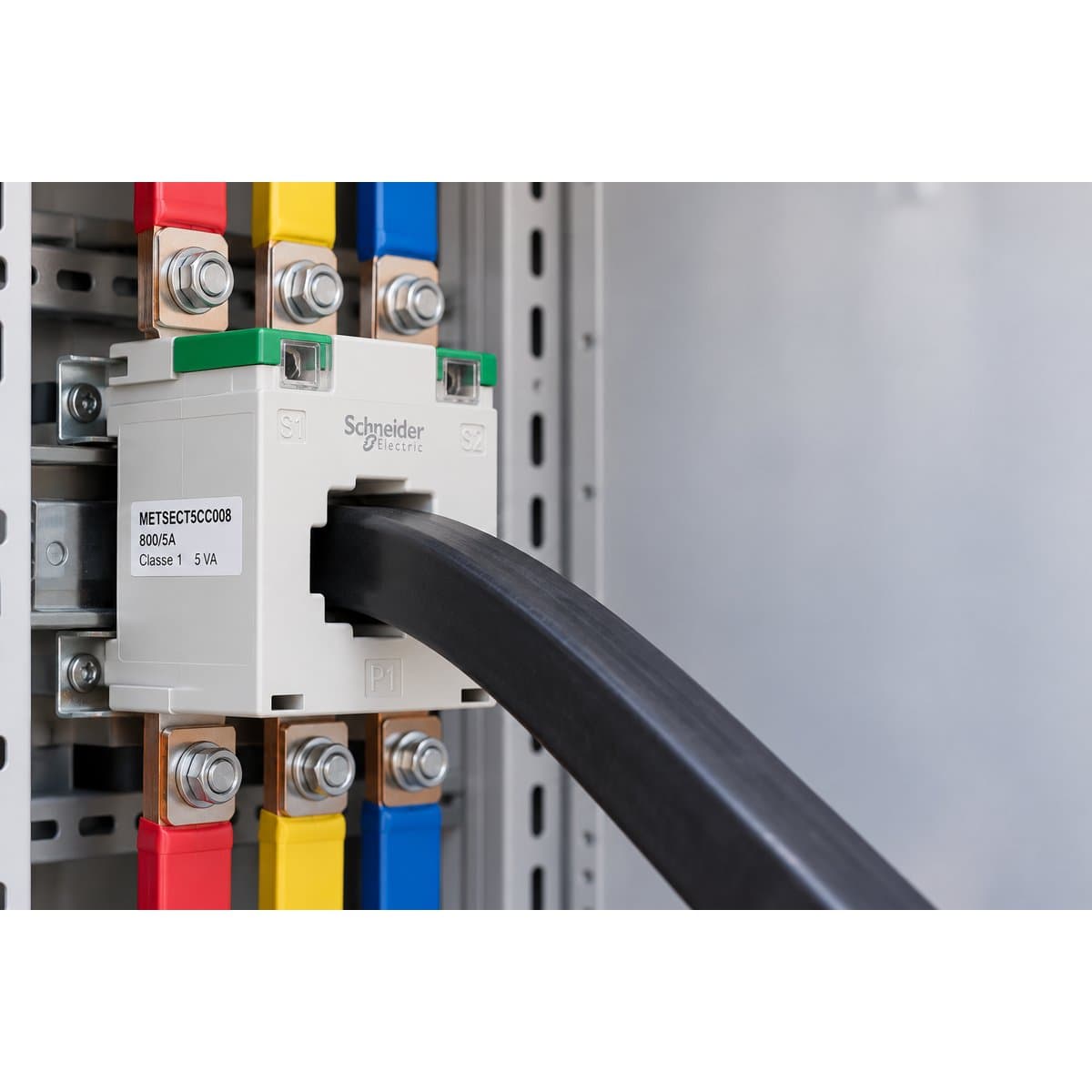 Máy biến dòng tỷ lệ Ip/5A Schneider đã lắp đặt trong nhà