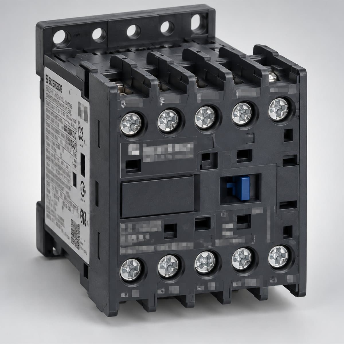 Contactor TeSys K Schneider chụp góc nghiêng 3/4, thấy rõ mặt và cạnh bên