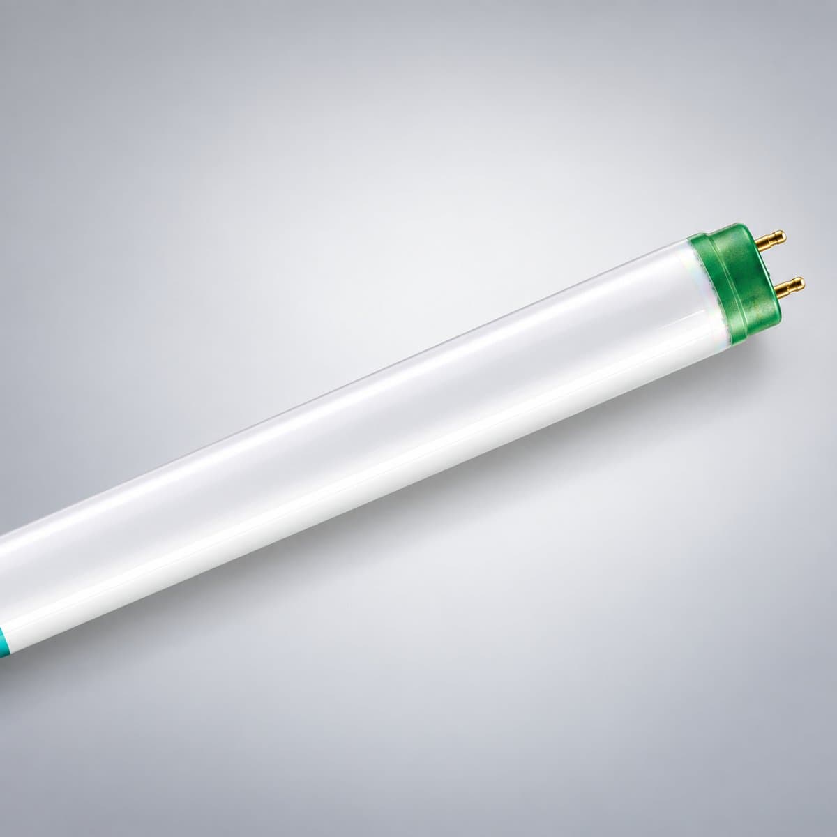 Bóng tuýp huỳnh quang TL-D T8 / TL5 Essential Philips chụp góc nghiêng 3/4, thấy rõ thân và cạnh bên