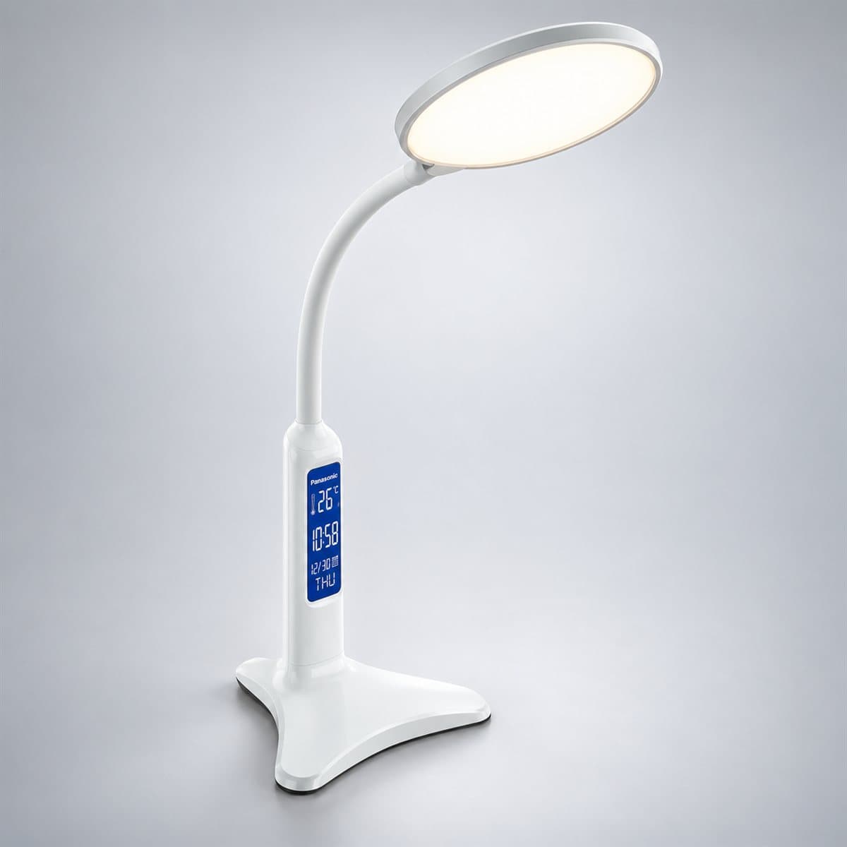 Đèn bàn LED Nessa NDKR478 Panasonic chụp góc nghiêng 3/4, thấy rõ thân và cạnh bên