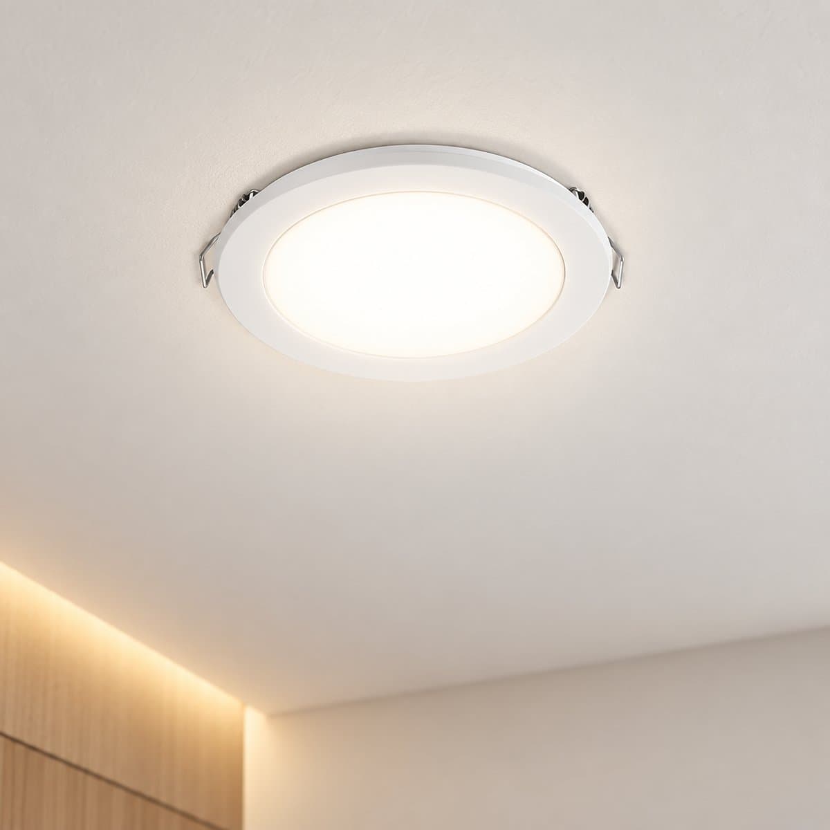 Đèn LED âm trần Meson IO Philips đã lắp đặt, đang chiếu sáng