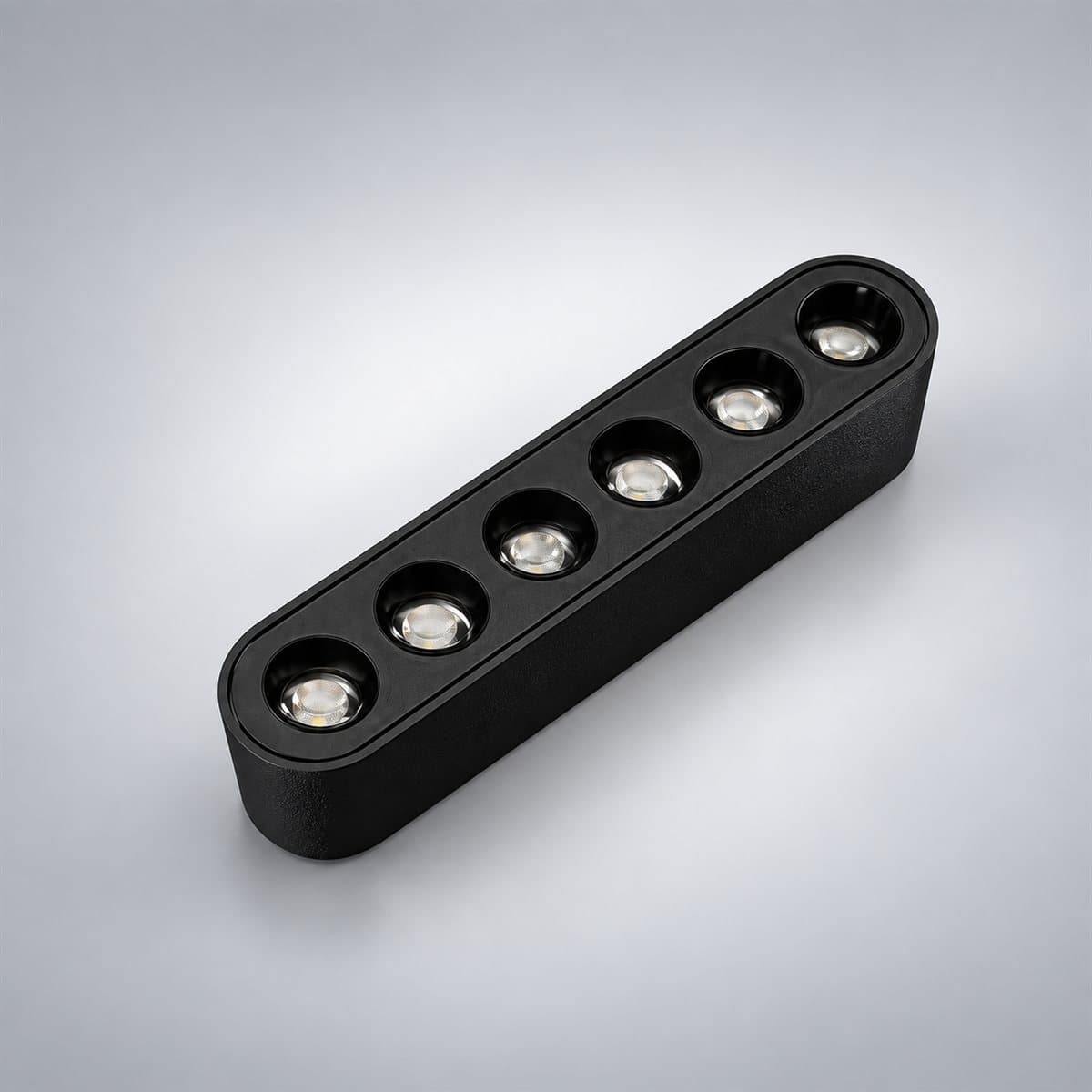 Đèn chiếu điểm nam châm Panasonic chụp góc nghiêng 3/4, thấy rõ thân và cạnh bên